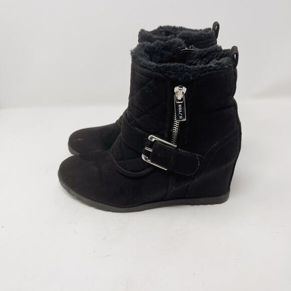 Unisa Size 6.5 Black Tayya Quilted Wedge Ankle Booties Buckle Zip Accents Lined - Picture 9 of 12